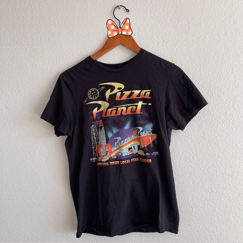 DISNEY 🍕TOY STORY Pixar Pizza Planet Retro Style Graphic Black Tee, Size M